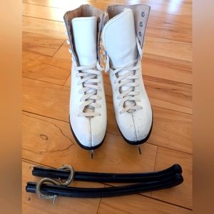 Womens Vintage American Rocket White Leather Figure Ice Skates size 8
